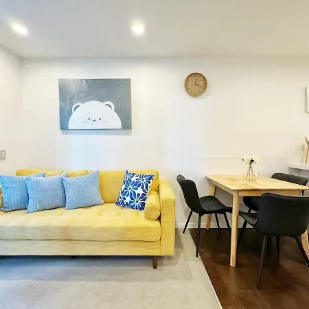 Modern 2 Bedroom Beside Skytower & Queen St In The Heart Of Cbd
